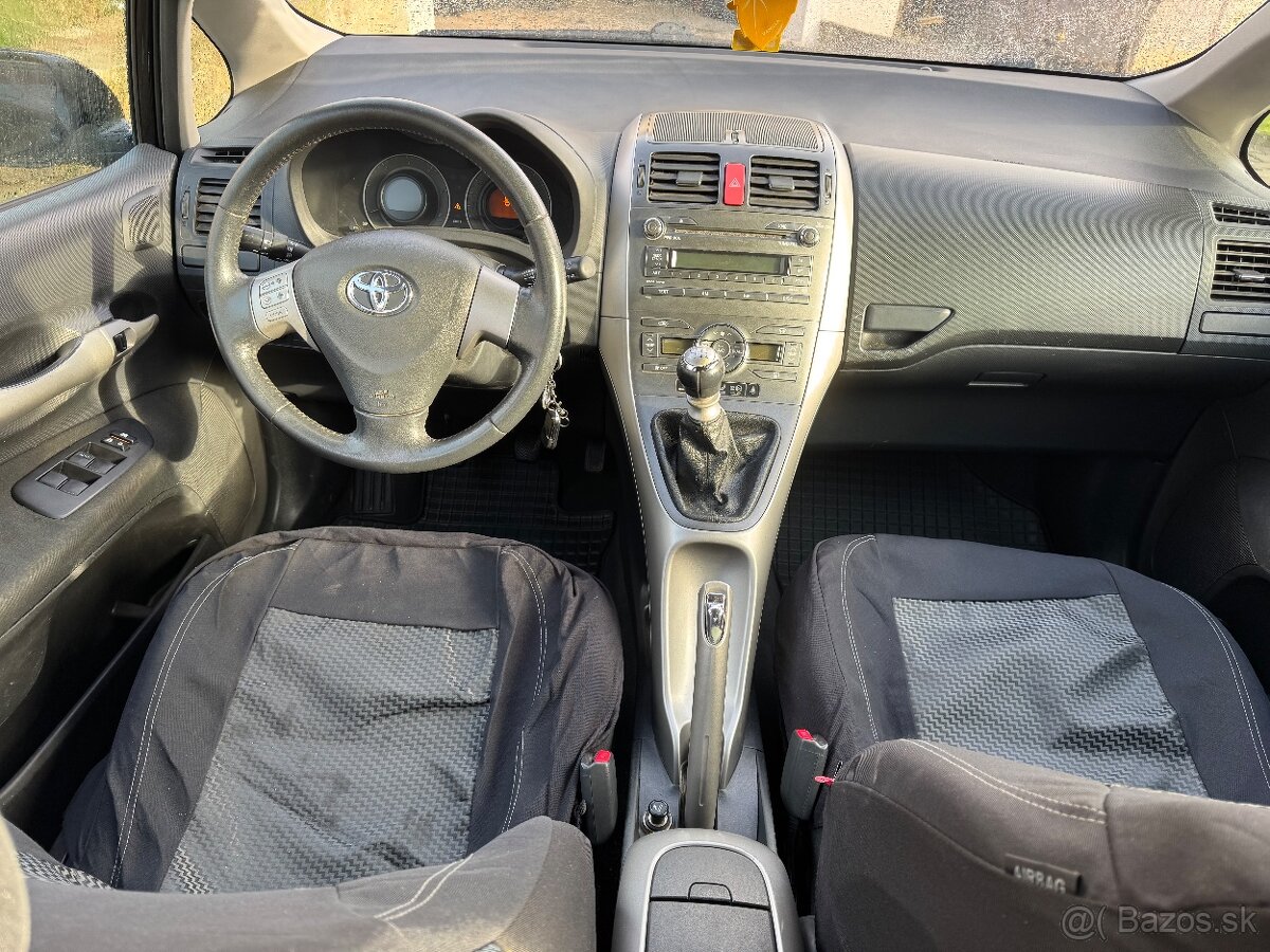 Predám Toyota Auris 2.0 Diesel 93kw RV2009 - 5