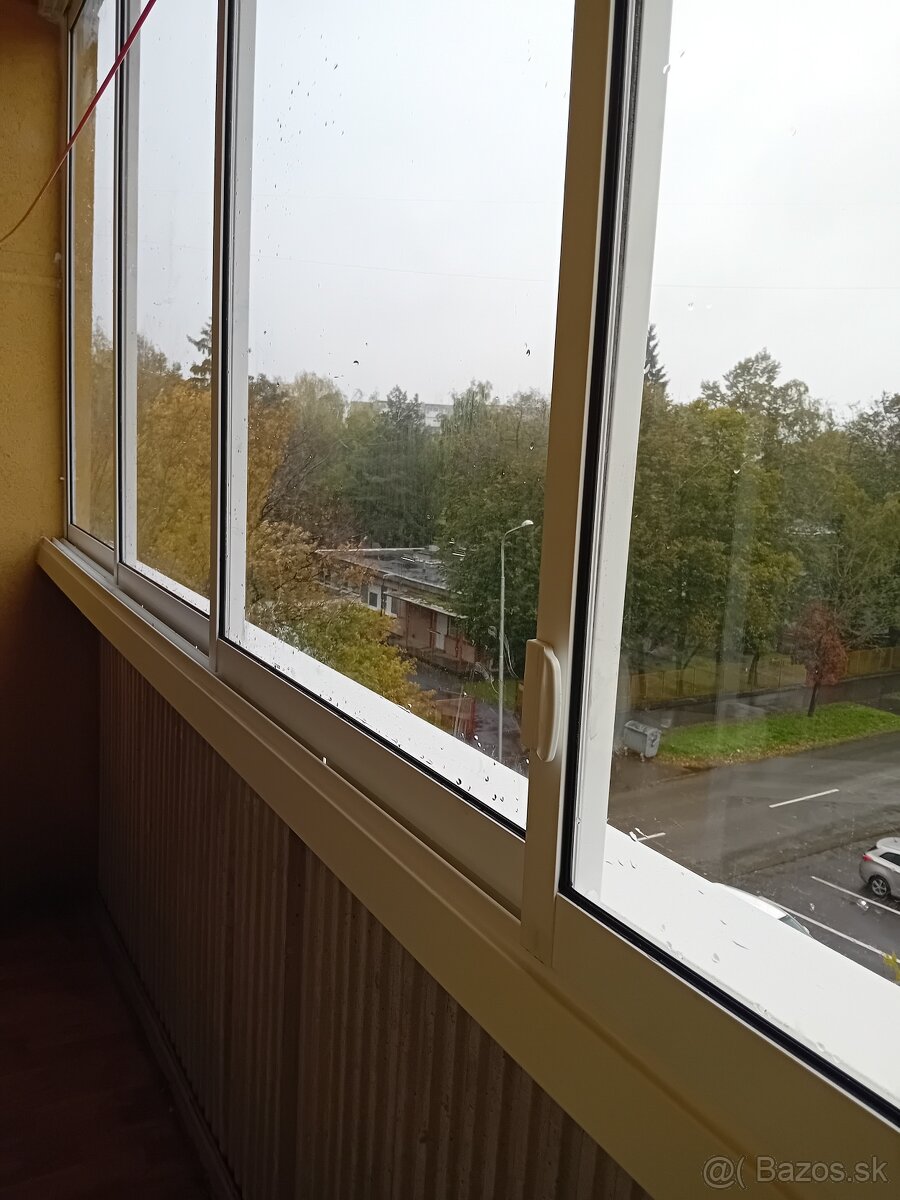 ZASKLENIE BALKÓNA,ČI TERASY LACNEJŠIE? ROLETY, ŽALÚZIE? - 5