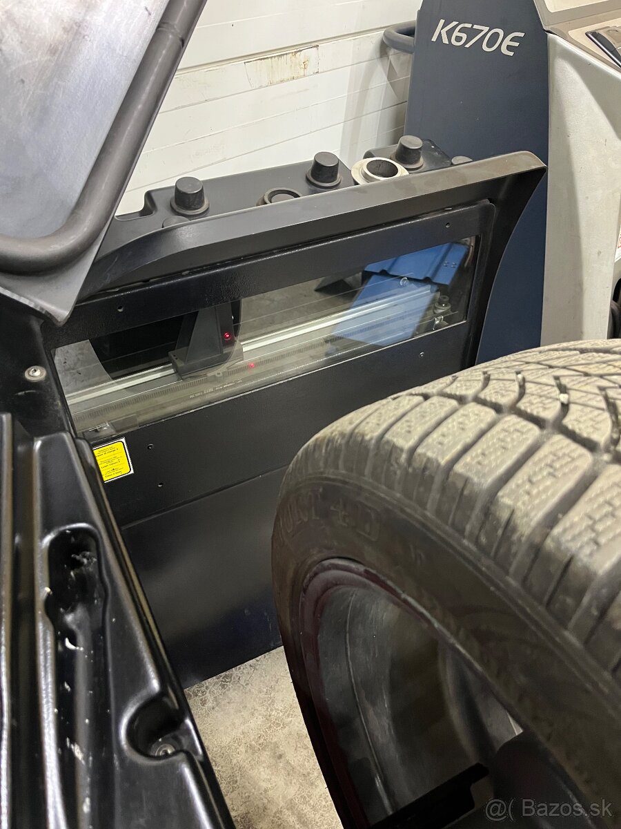 Vyvažovačka CORGHI EM 8470 Blue Light ELS - 5