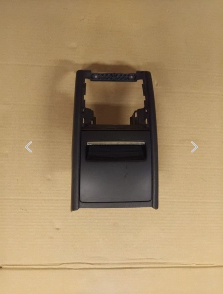 zadný displej, popolník Superb 2 - 5