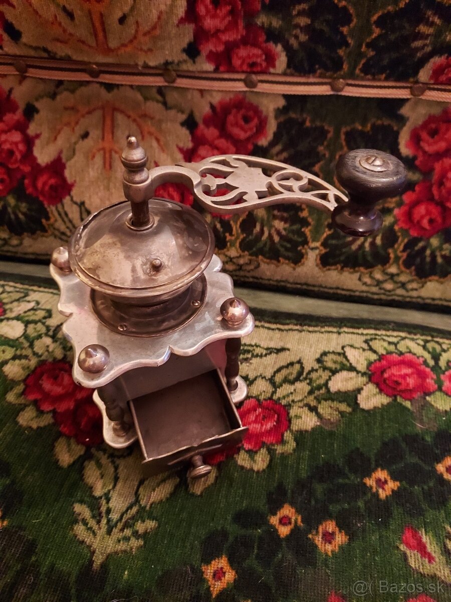 PREDÁM NÁDHERNÝ NETRADIČNÝ MLYNČEK NA KÁVU - 5