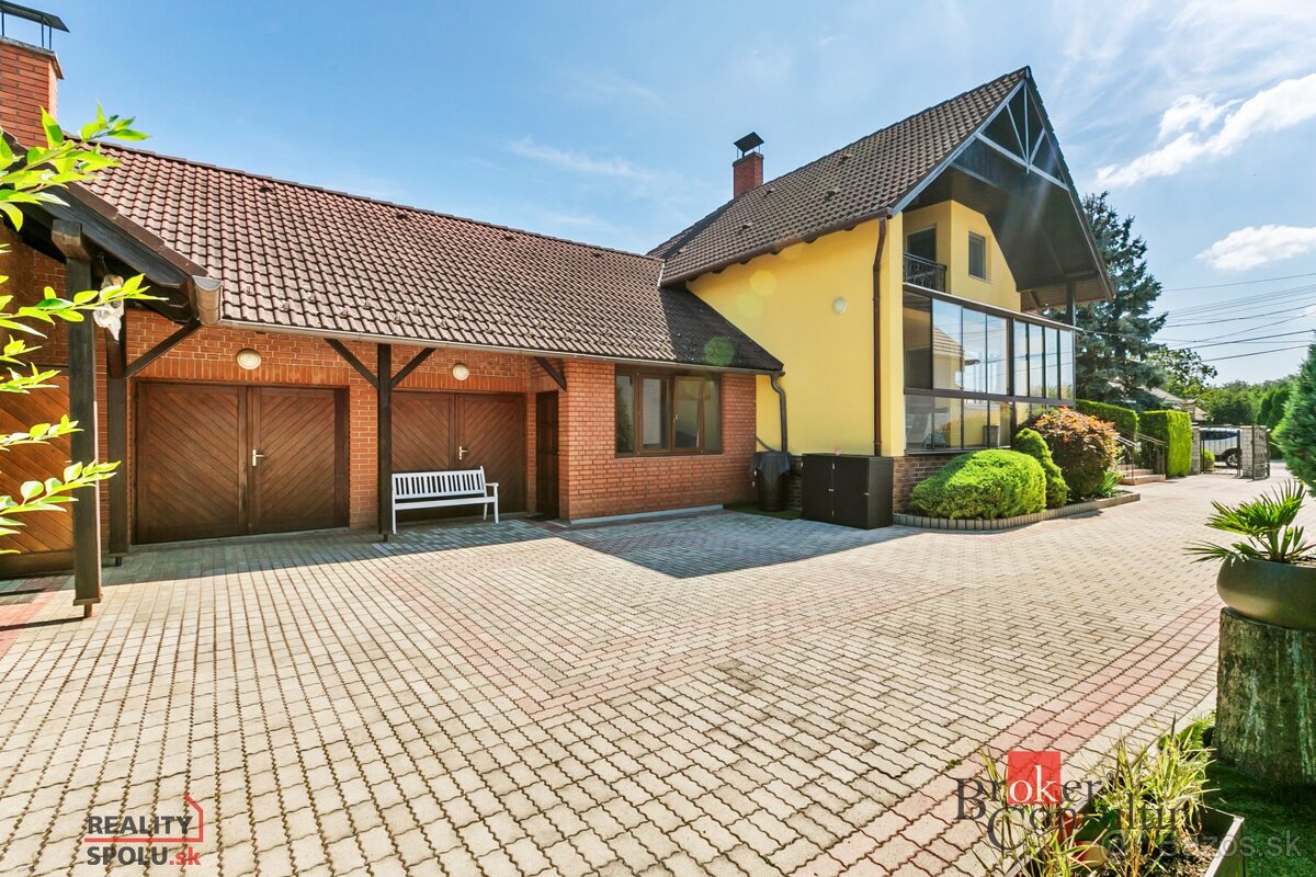 Priestranný, zrekonštruovaný 6 izbový rodinný dom so zariad - 5