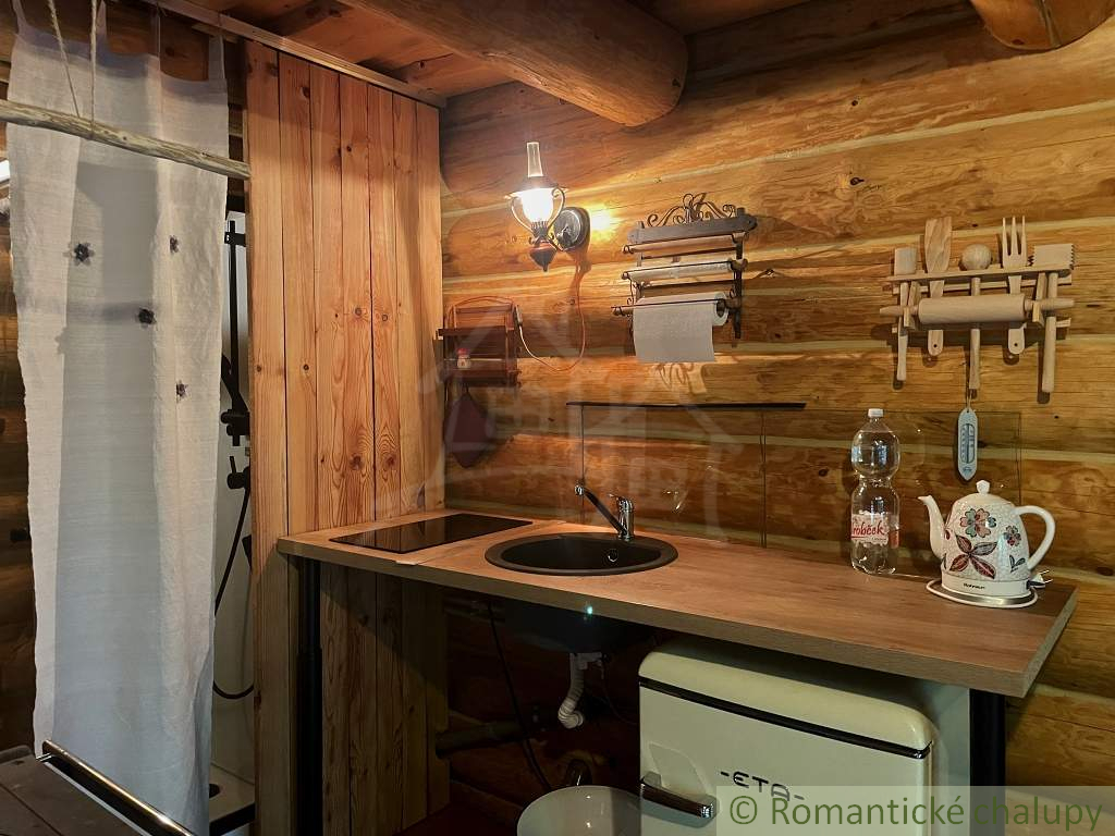 Kanadský zrub pod lesom neďaleko Košíc - 5