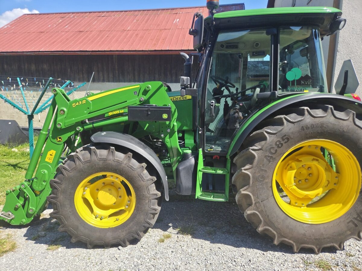 John Deere 5085M + JD 543R nakladač - 5