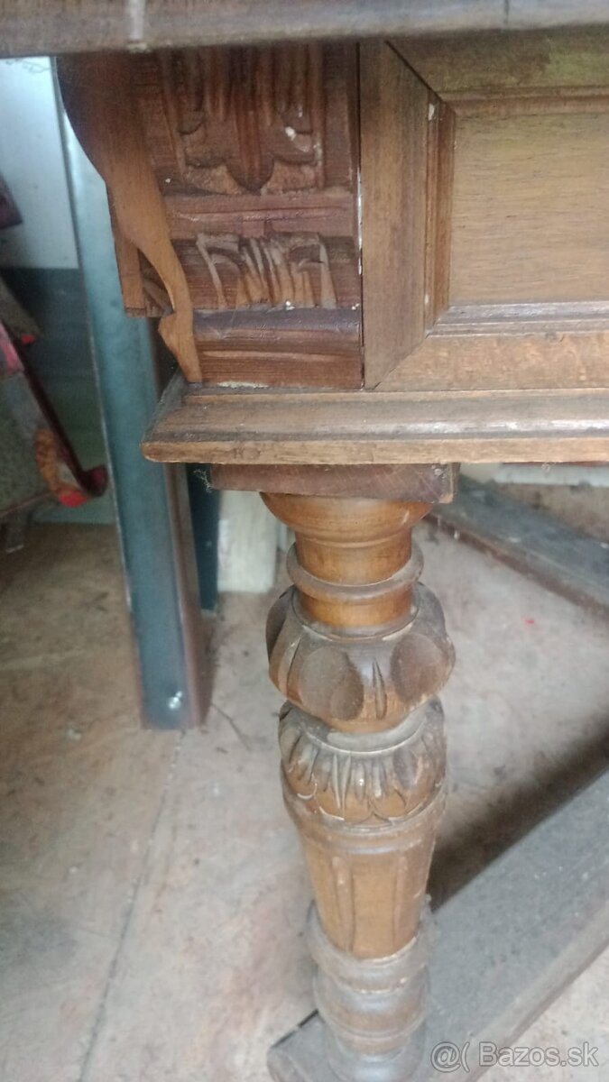 Predám drevený stôl s vyrezávanými nohami – vintage / chalup - 5