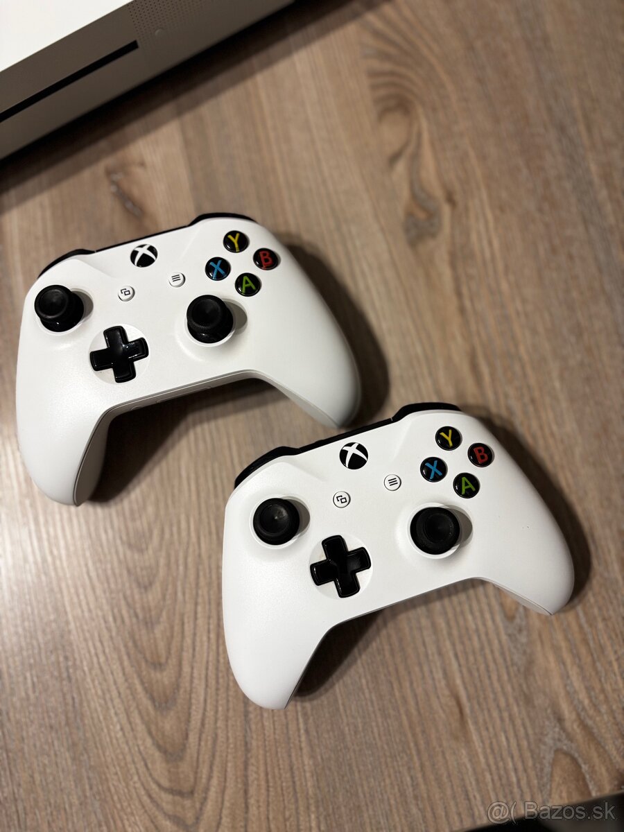 Xbox One S 1TB + 2 ovládače + hra - 5