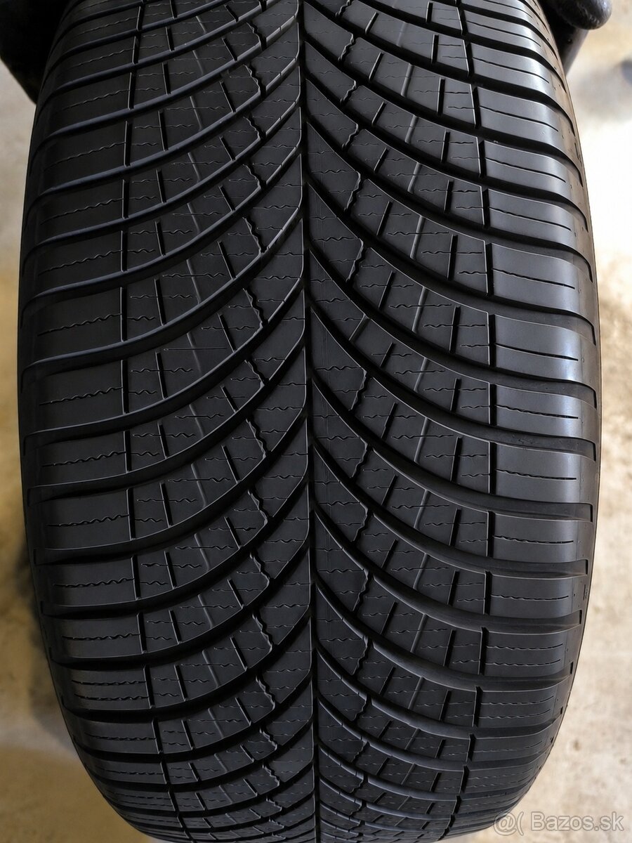 Goodyear Vector 4Seasons 245/40 R19 98Y - 5