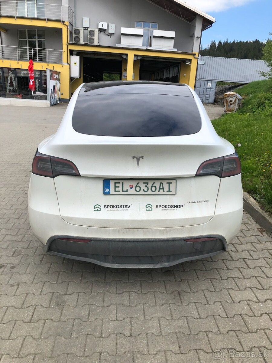 Prenájom Tesla Model Y - 5