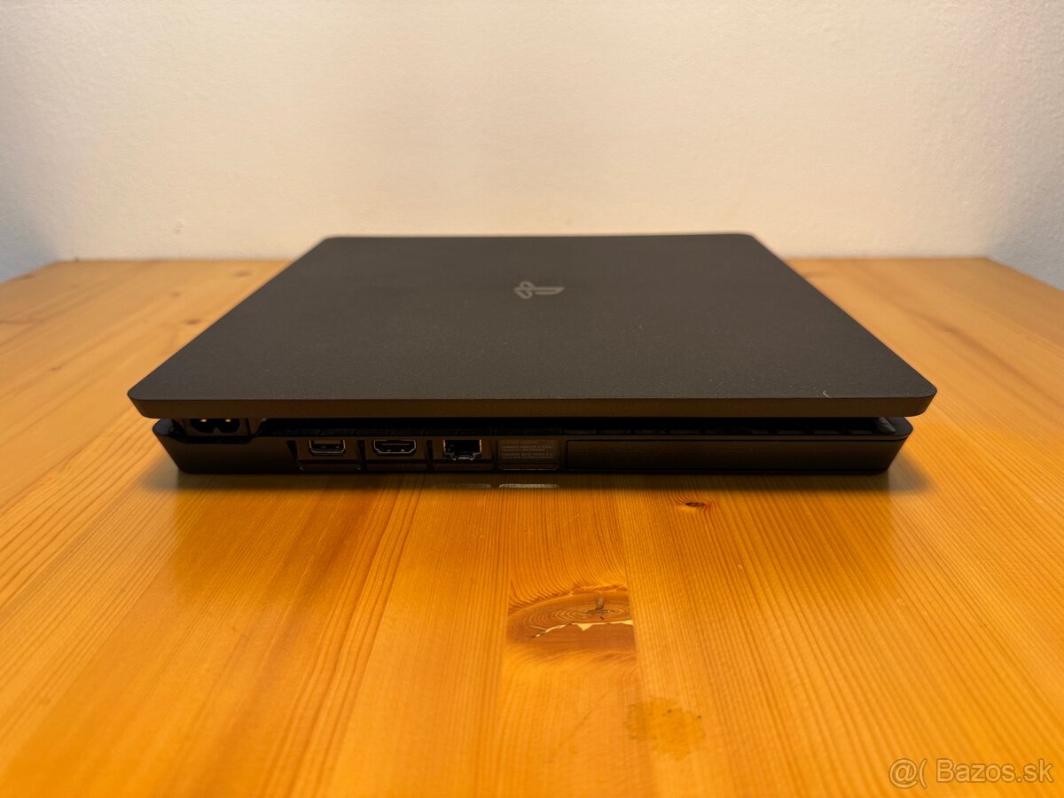 Predám Playstation 4 Slim 1TB + Controller - 5