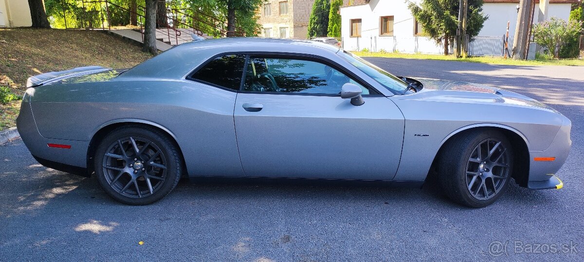 Dodge Challenger R/T manuál - 5