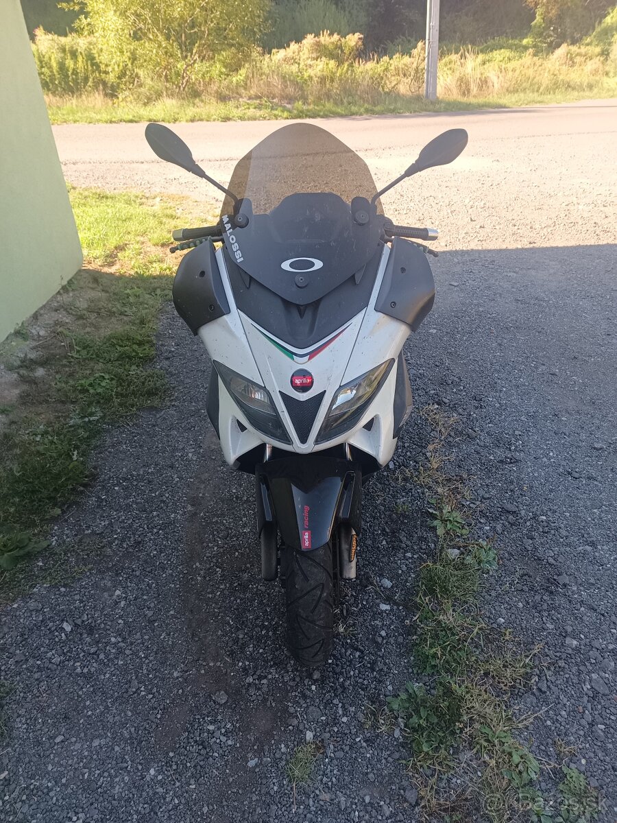 Aprilia SR max 300 - 5
