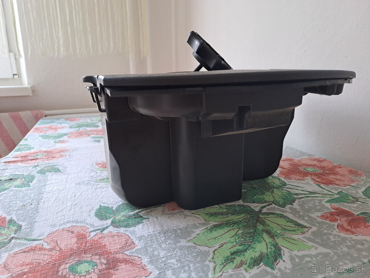 Box do rezervy kolesa s náradím. - 5