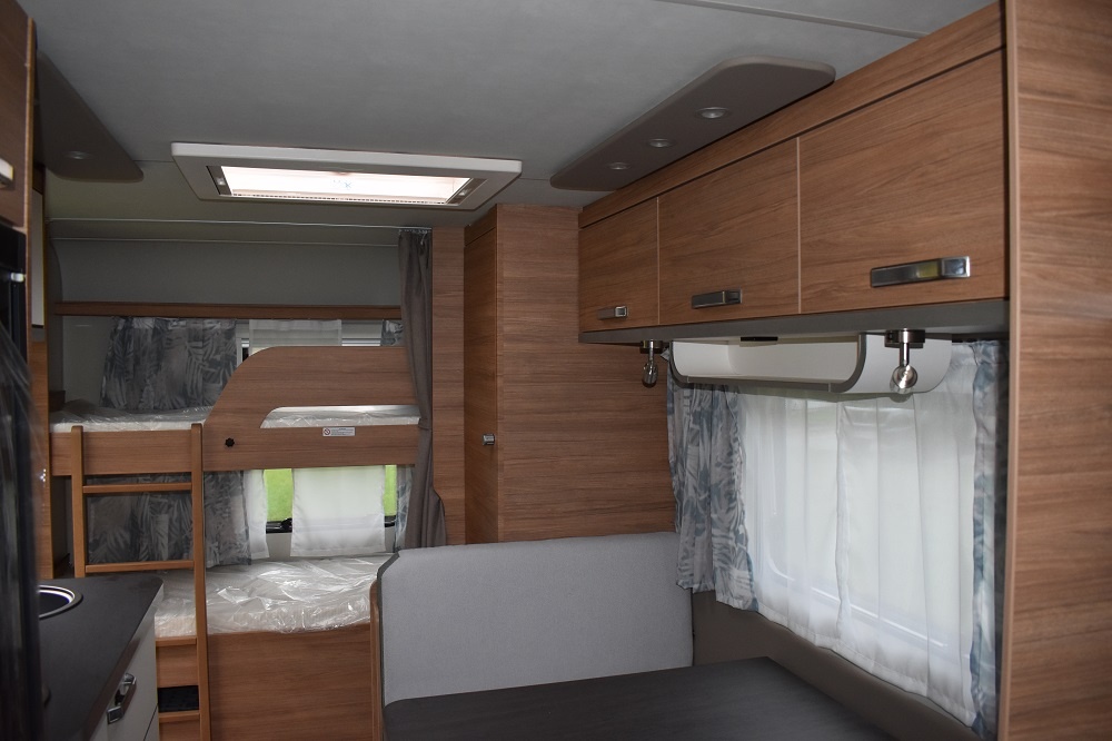 Karavan Weinsberg 500 FDK SKLADOM nový 19.500.-€ bez DPH - 5