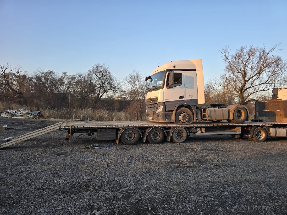 PODVALNÍK VAN HOOL NA PŘEPRAVU r.2016, nápravy SAF - 5