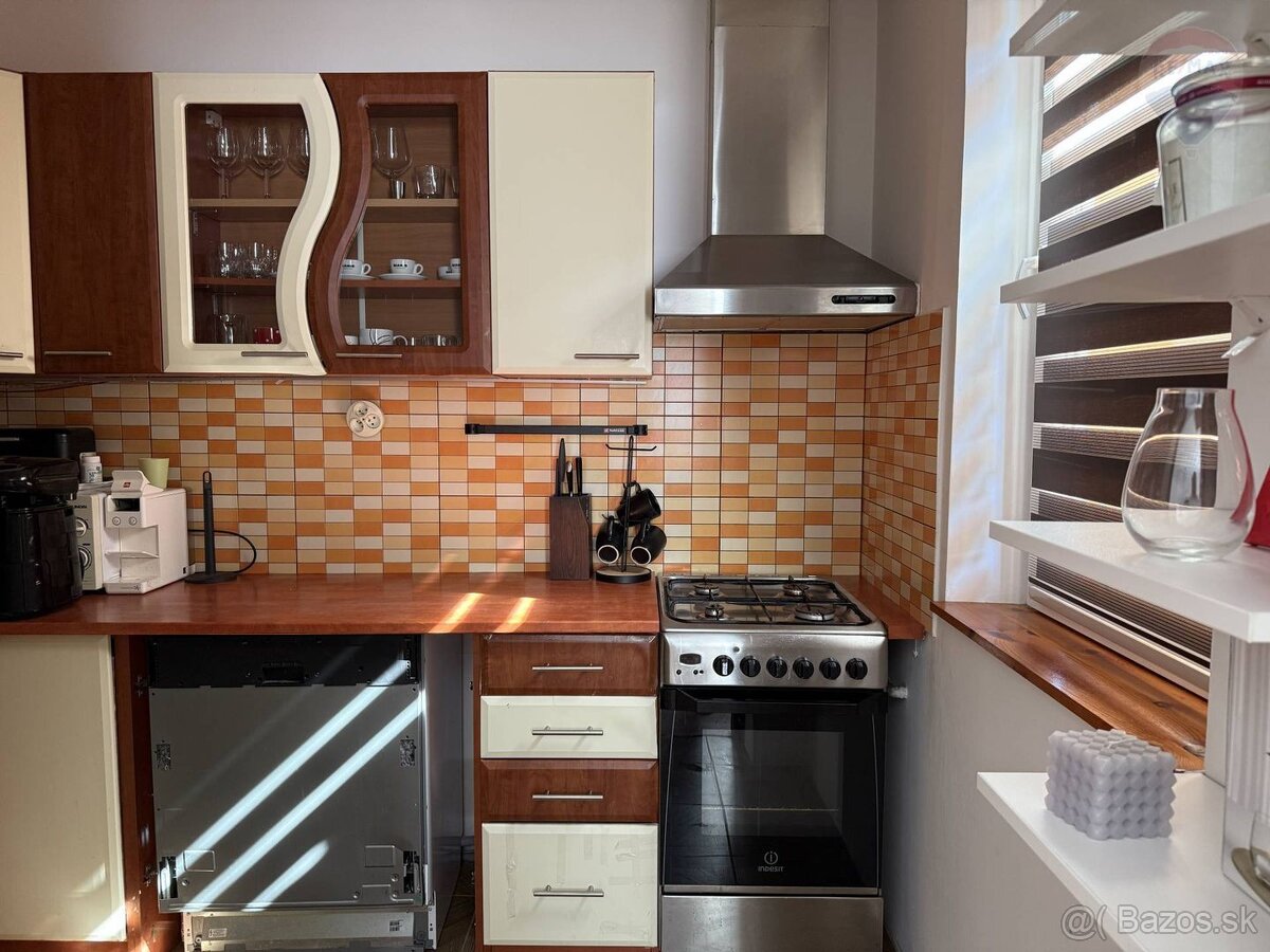 NA PREDAJ 4 IZBOVÝ RODINNÝ DOM, SENEC, CENTRUM, TICHÁ LOKALI - 5