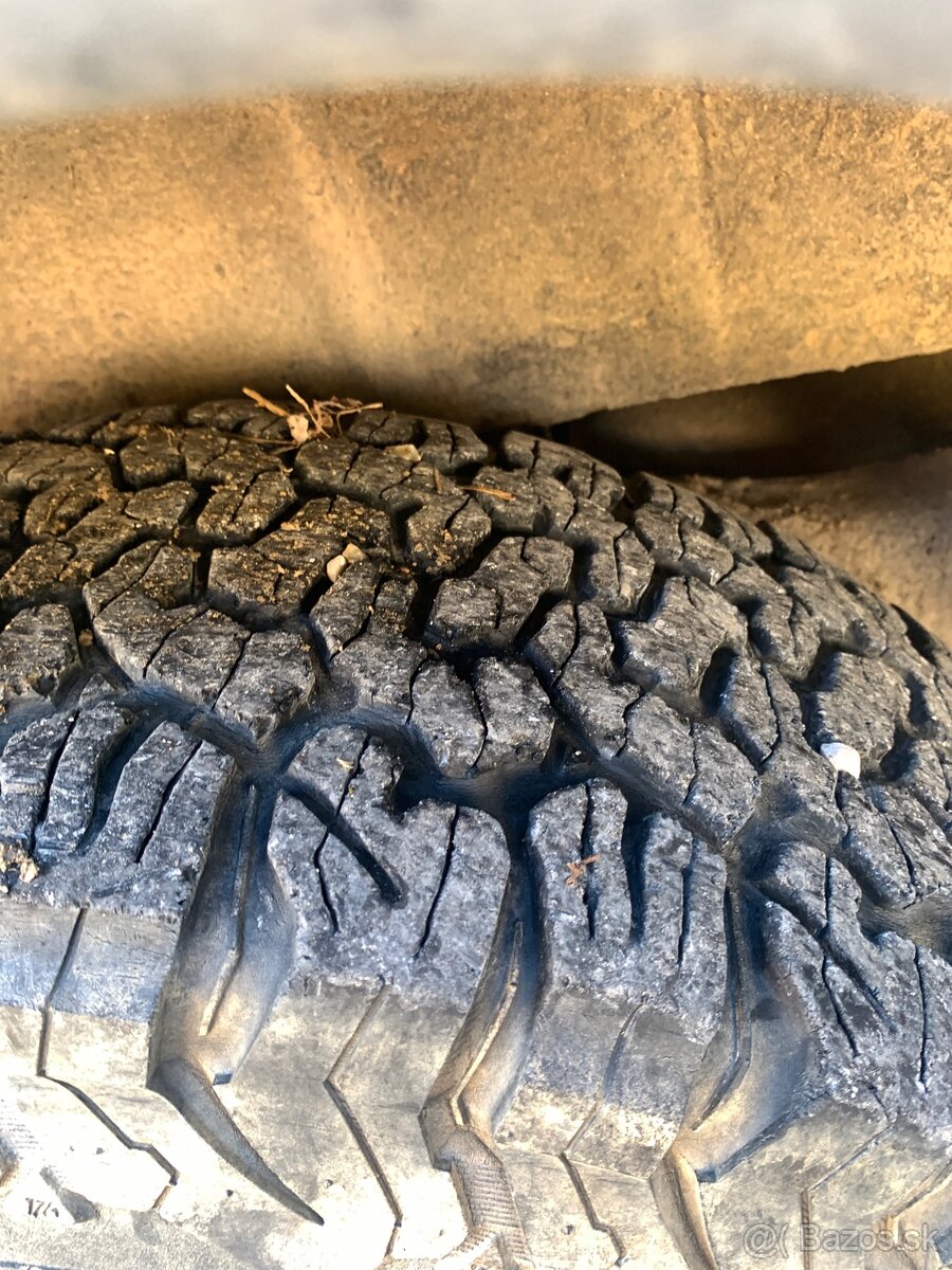 Rozpredam Pajero 2.5 td - 5