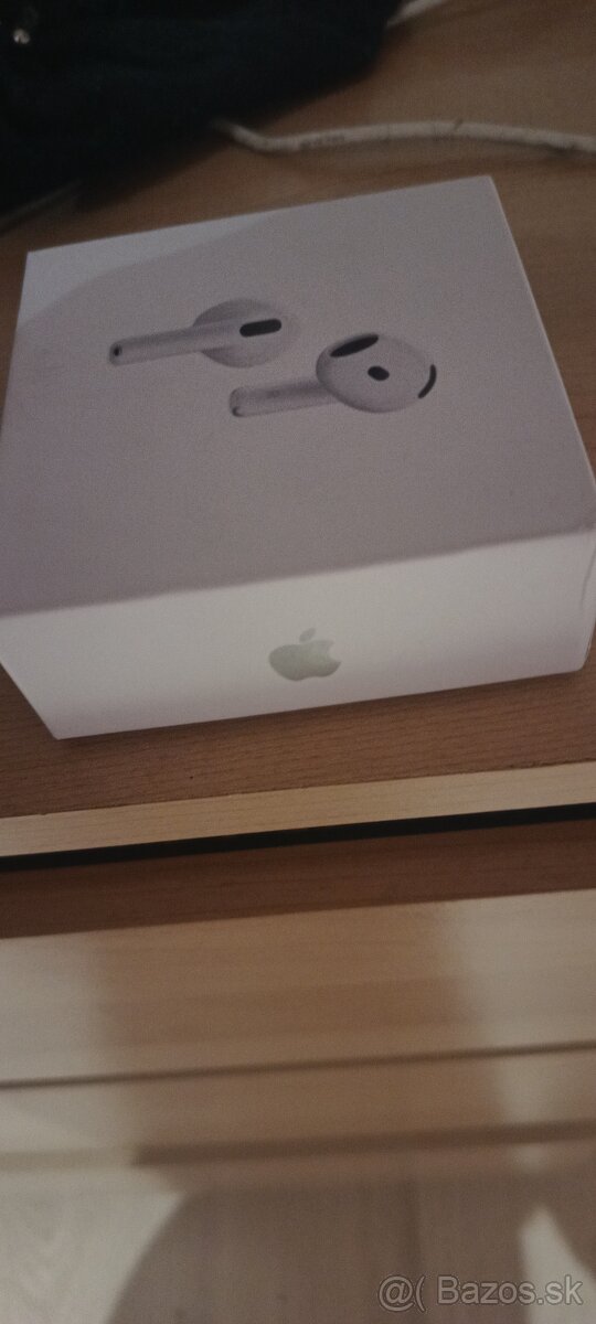 Apple airpods 4 - 5
