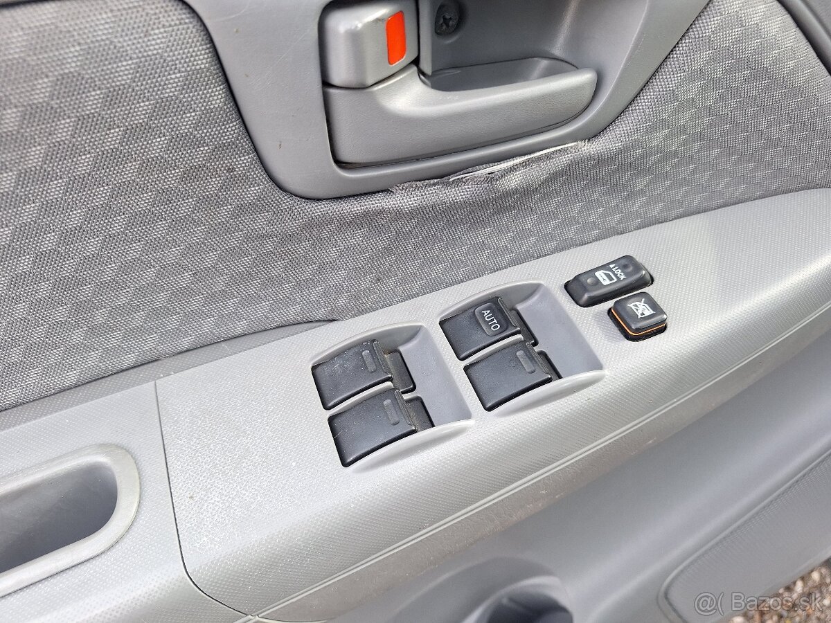 TOYOTA HILUX 2,5 DIESEL 4X4 UZÁVIERKU MA