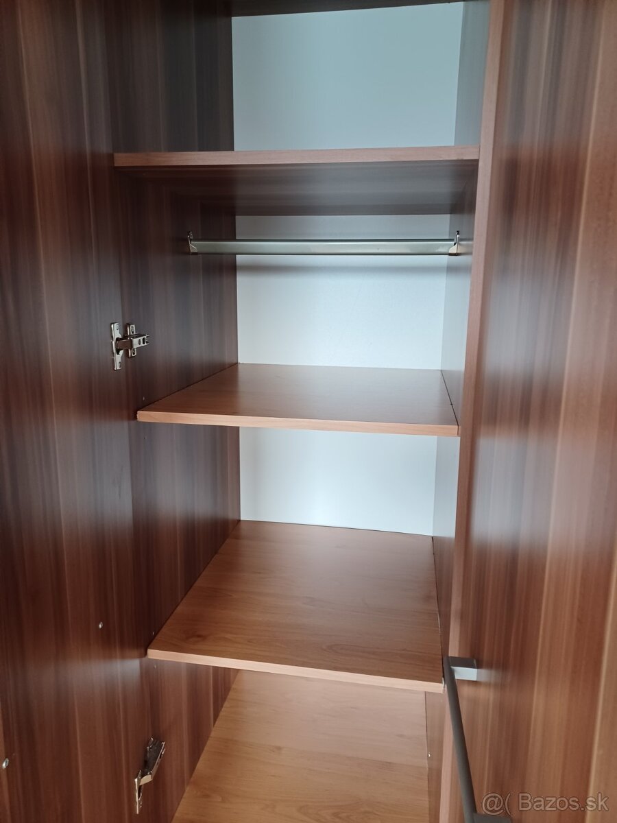 Veľká šatníková skriňa - 5
