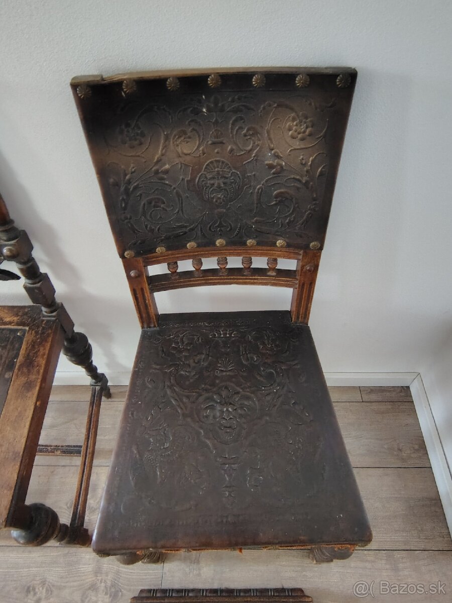 Historické drevené stoličky – set 2 ks - 5