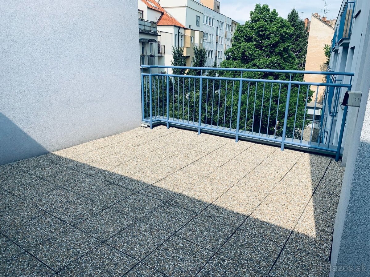 Reprezentatívne kancelárie v centre s parkovaním a terasou, - 5