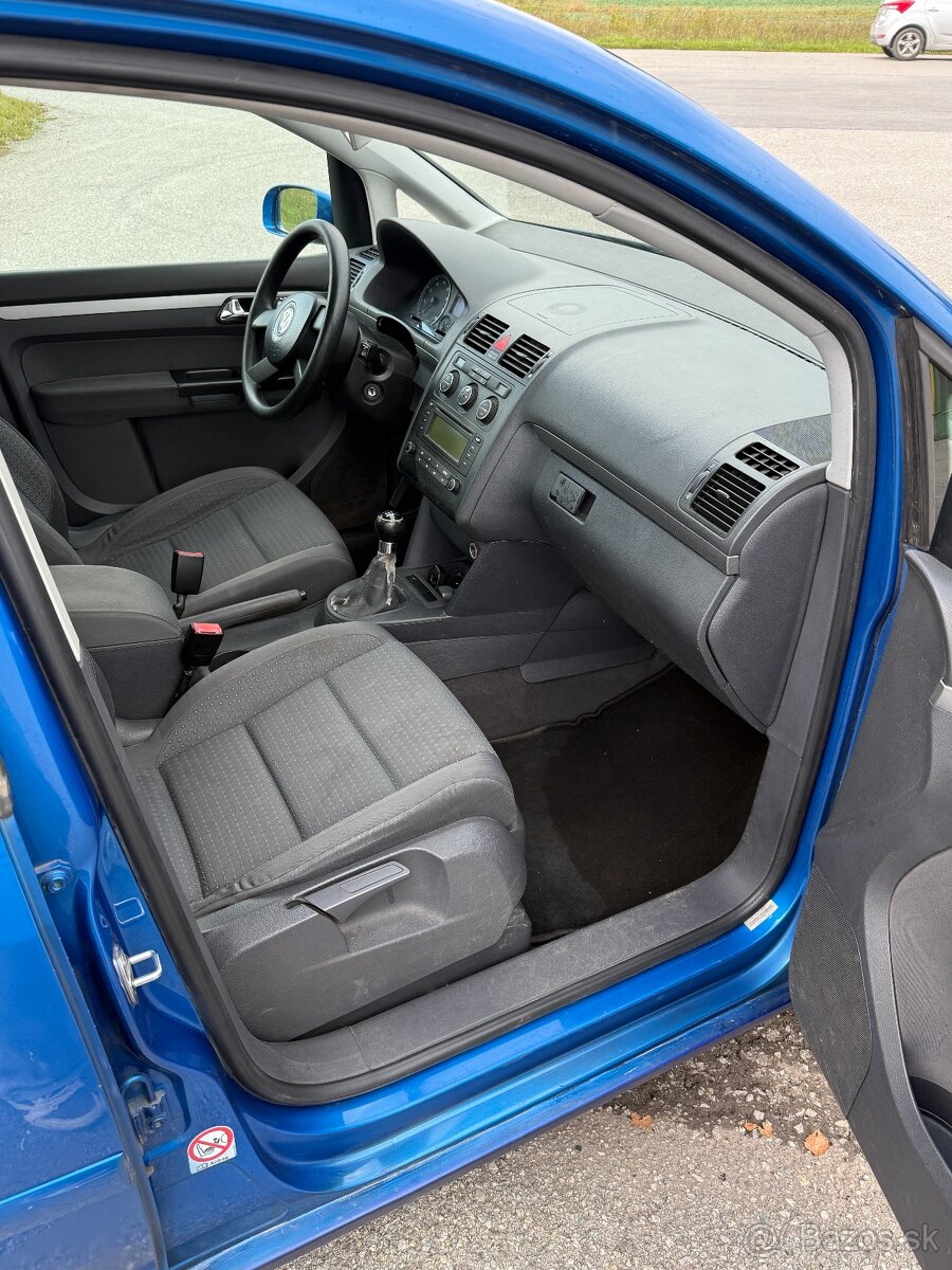 Volkswagen Touran 1.6 FSI STK DO NOVEMBRA 2027 - 5