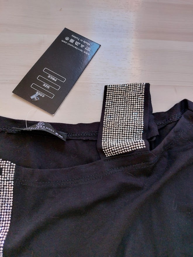 Cervene tricko a cierne tricko - 5