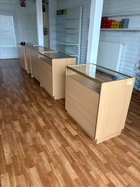 Regále a pulty do predajne na predaj - 5