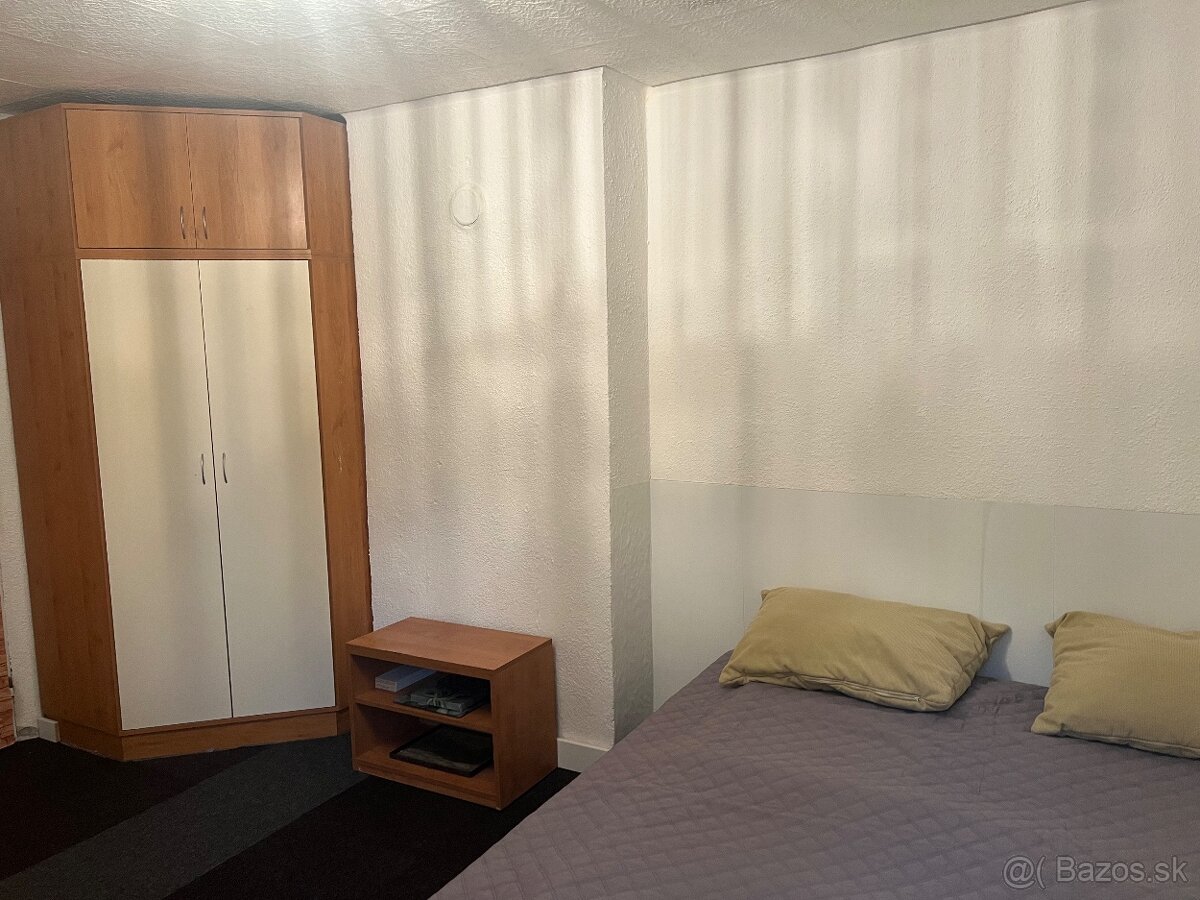 Prenajmem 1-izbový byt s parkovaním vo dvore pre 2 autá v BA - 5