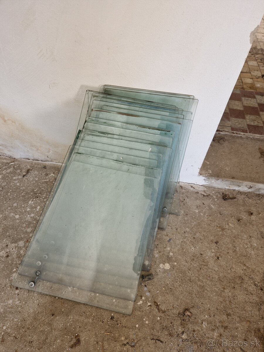 Multicar M25 bočné, zadné sklo - 5