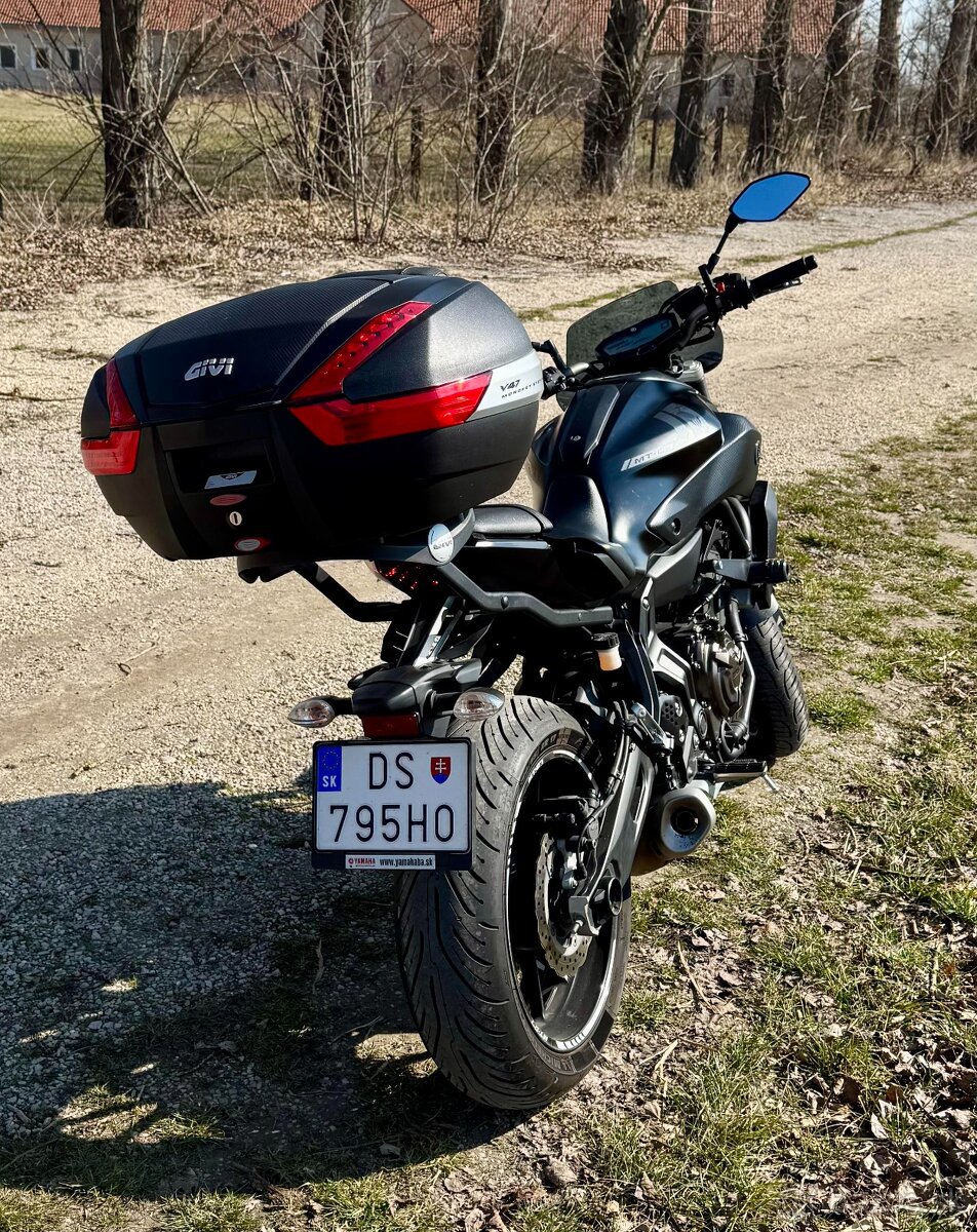 Yamaha MT 07 - 5