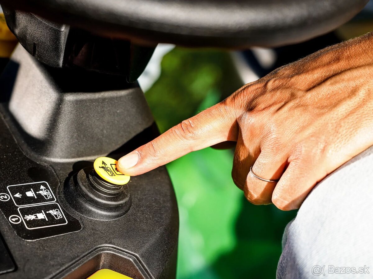 Traktorová kosačka John Deere X117R - 5