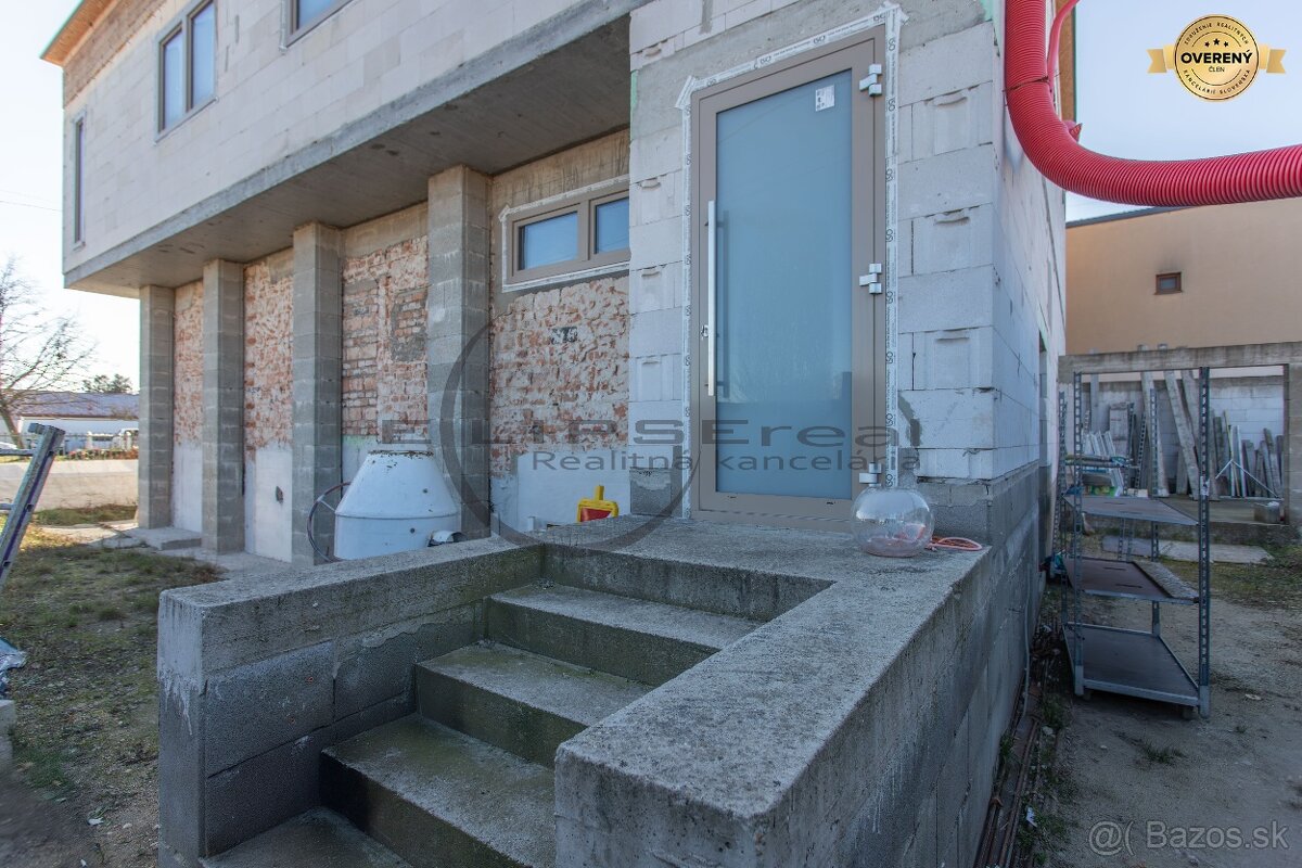 NA PREDAJ polyfunkčná budova v centre obce Veľké Leváre - 5