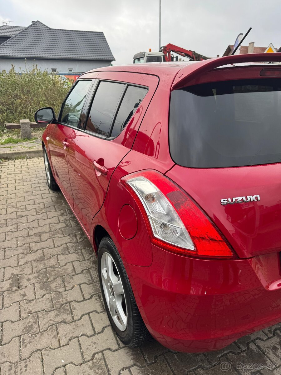 Predám Suzuki Swift 1.2 AC GLX 2012 - 5