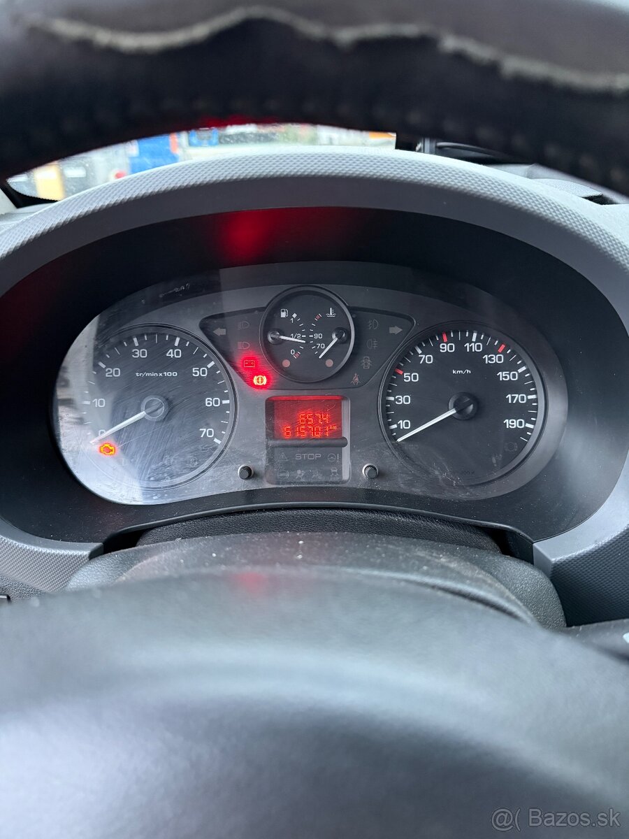 Peugeot Partner 1.6 HDi doprovodné vozidlo - 5