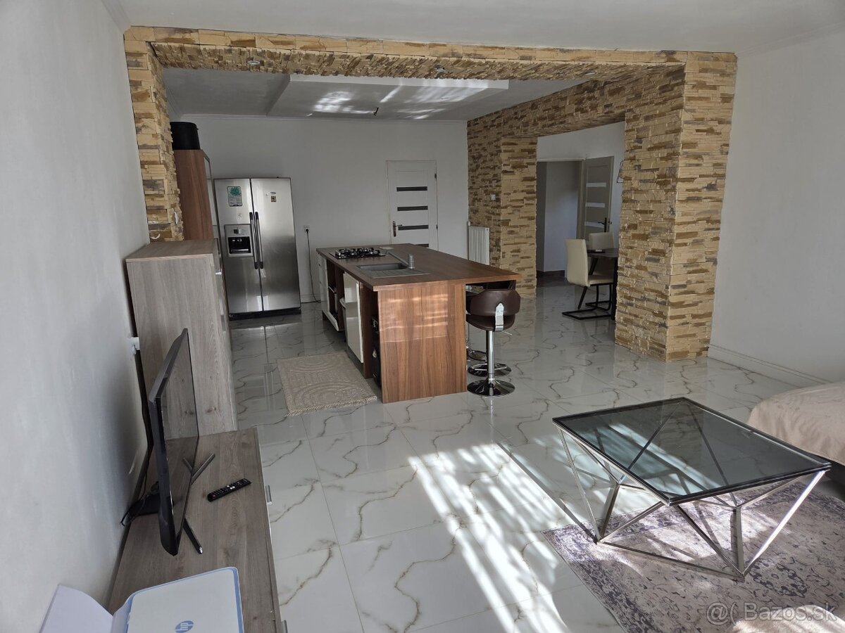 Zrekonštruovaný dom s krásnym interiérom- ihneď k bývaniu - 5