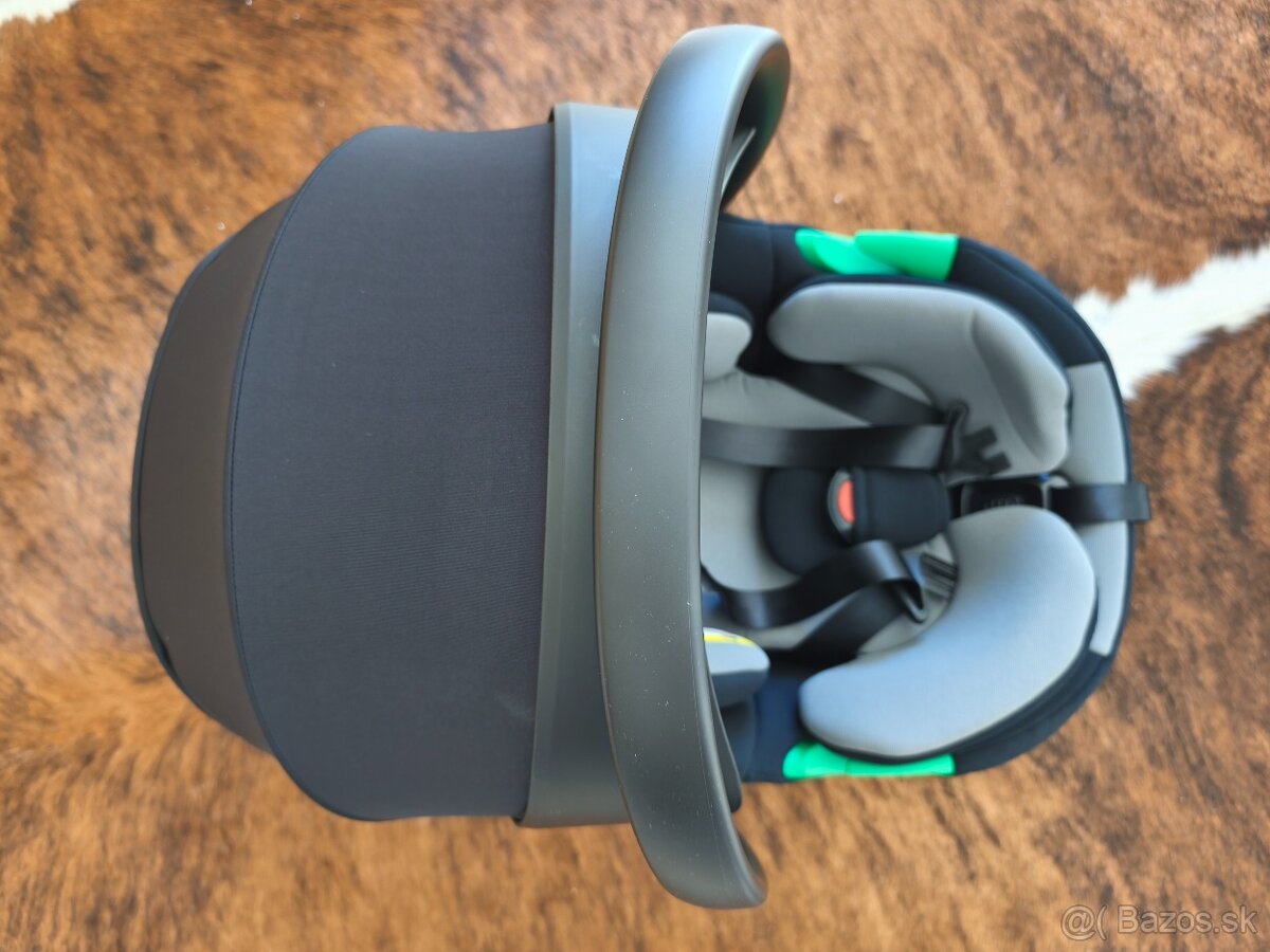 PETITE&MARS Autosedačka Core Pro i-Size Black Grey 40,87cm - 5