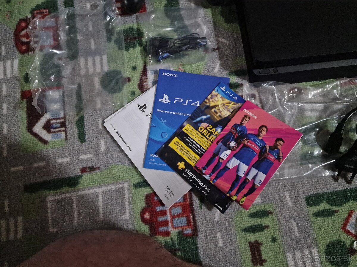 Playstation 4 slim - 5