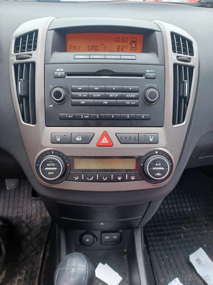 Rozpredam Kia Ceed SW 1.6crdi 66,85kw - 5