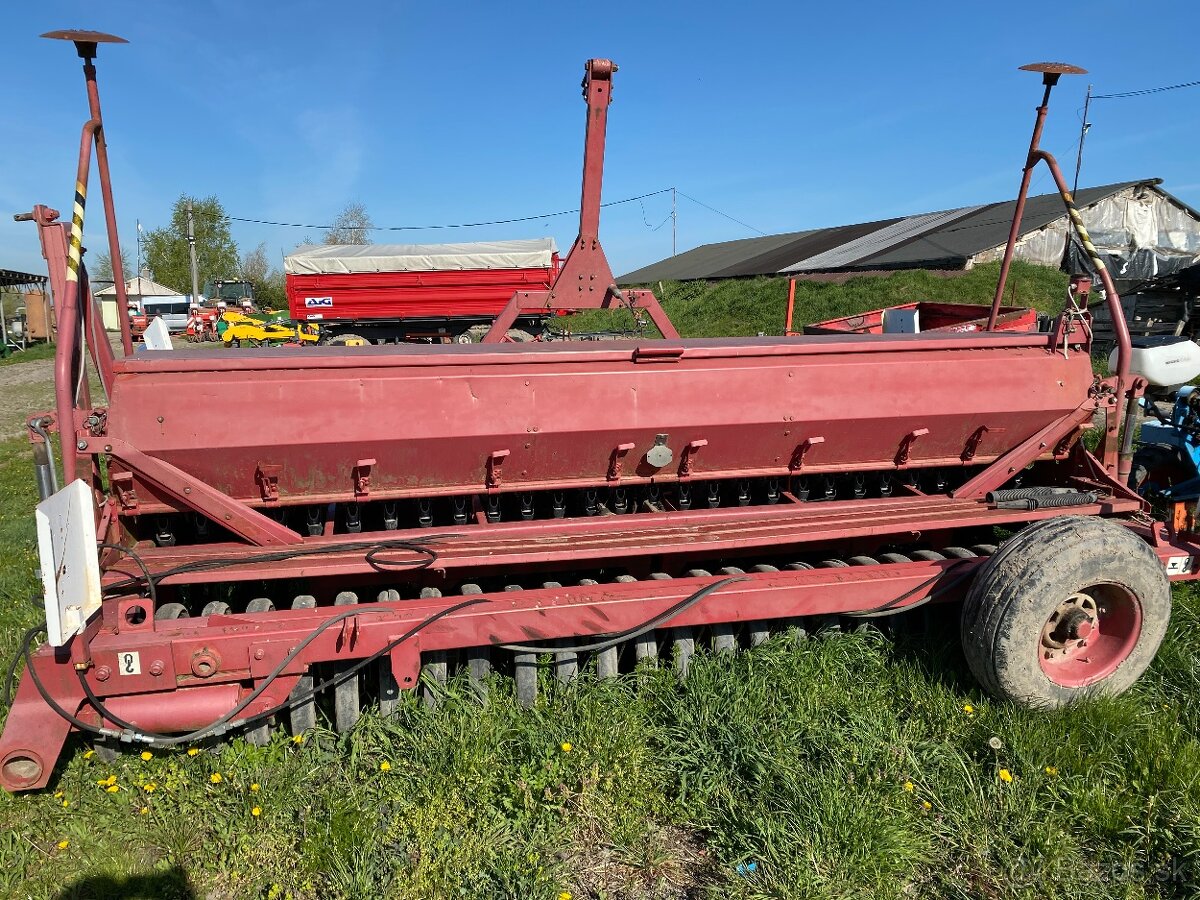IH 6200 sejačka obilnín 4,2m- - 5