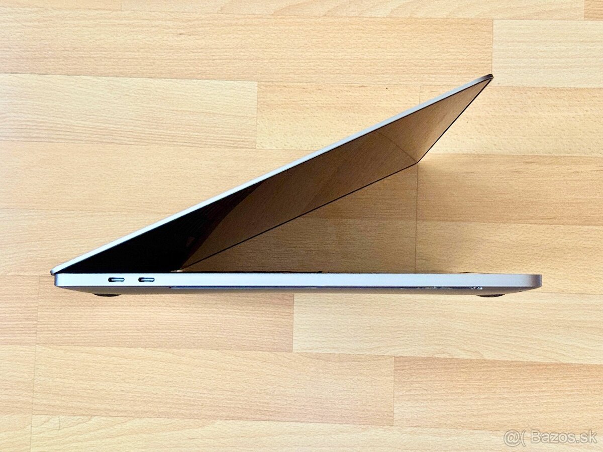 MacBook Pro 16" i7-2.6GHz,6j/32GB/512GB, Výdrž batérie 5 h. - 5