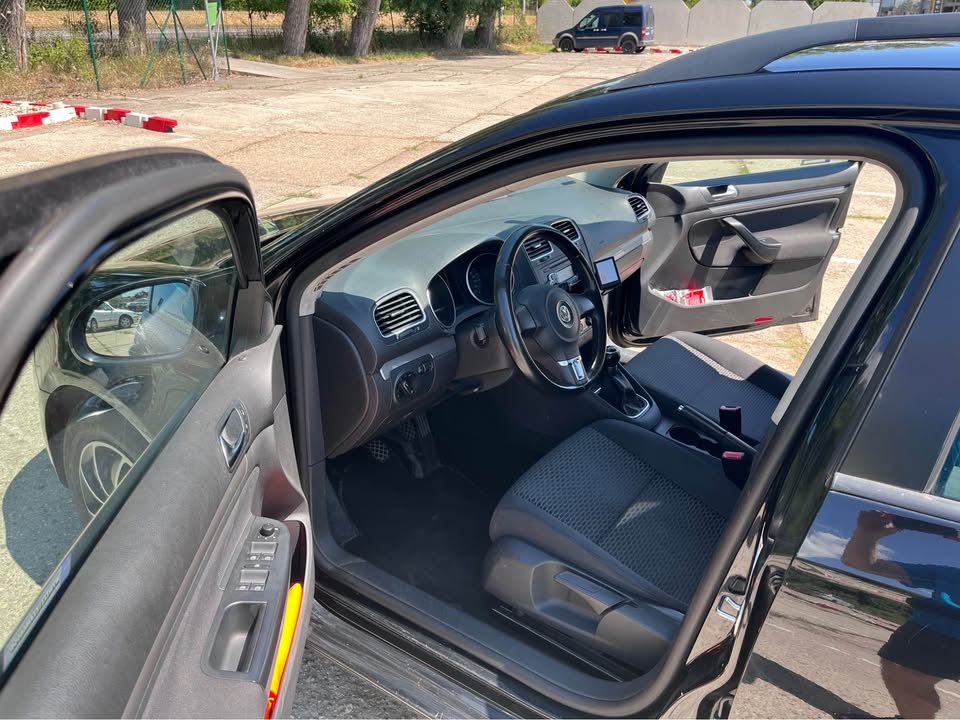 Predám VW Golf Variant 1.6 TDI, r. 2010 – manuál - 5