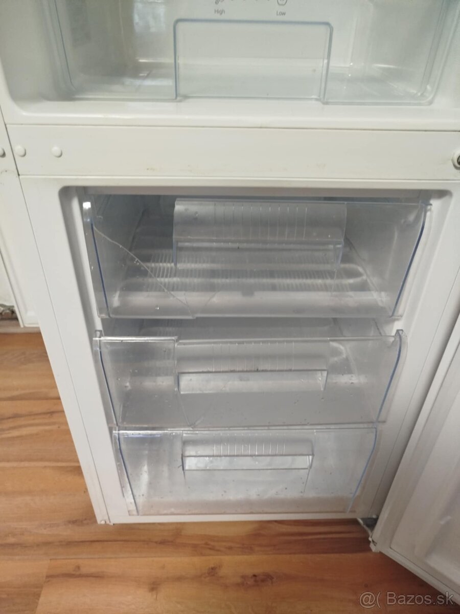 Predám chladničku s mrazničkou AMICA - 5