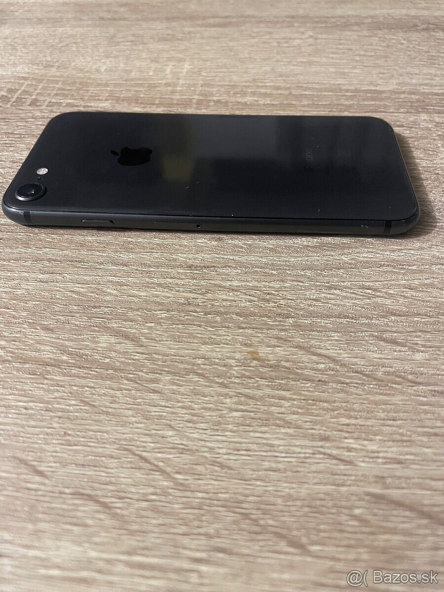 iPhone 8 / 128GB Black Pekný stav - 5