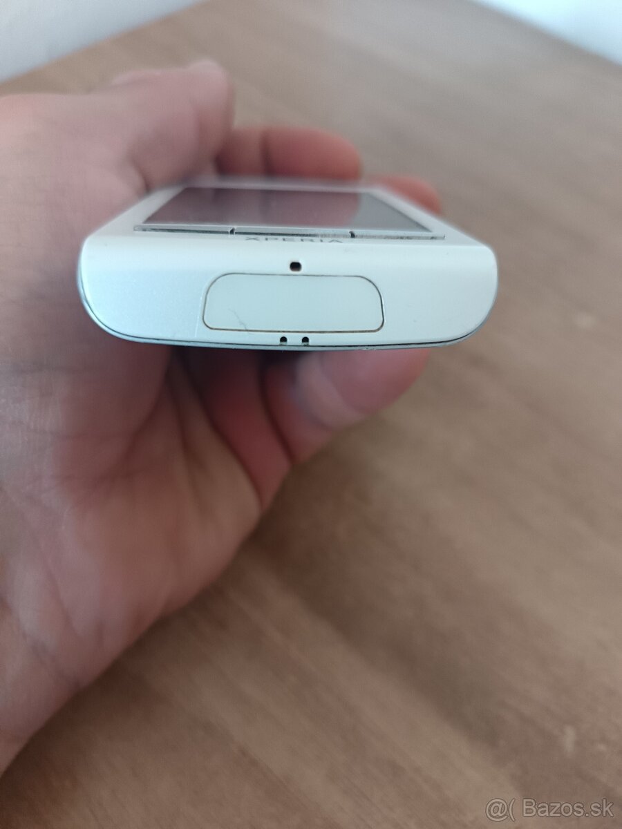 Sony Ericsson Xperia - 5