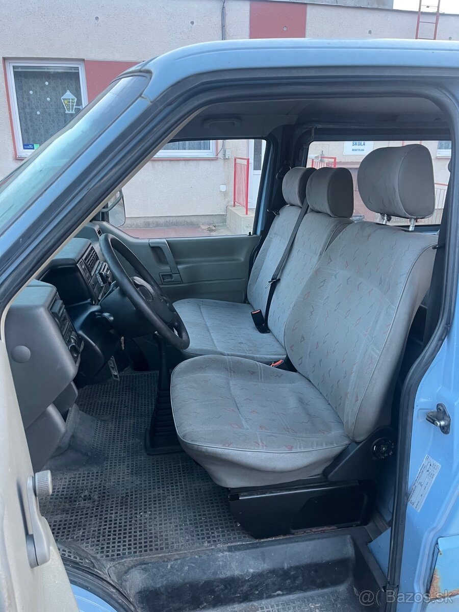 VW Transporter T4 2,5TDI 75Kw , 9 míst - 5