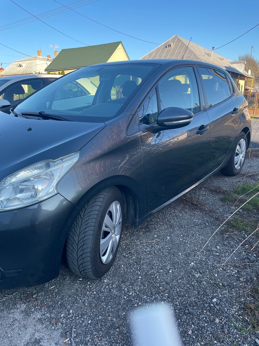 Peugeot 208 • 2012 • 1.4 Diesel • 50 kW • - 5