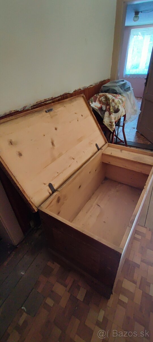 Krásna stará drevená truhlica - 5