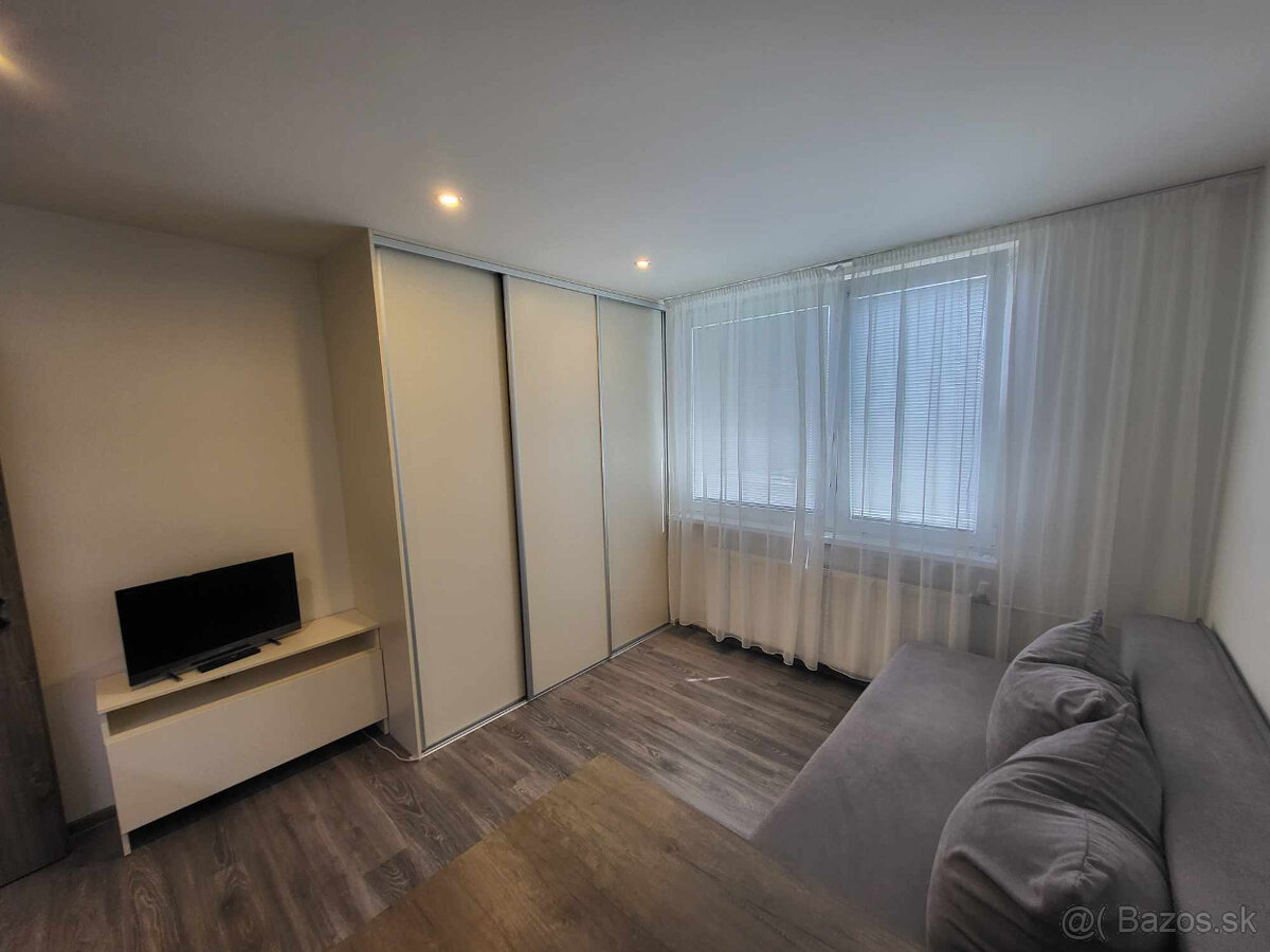 Na prenájom kompletne zariadená garzónka 20 m2 - 5