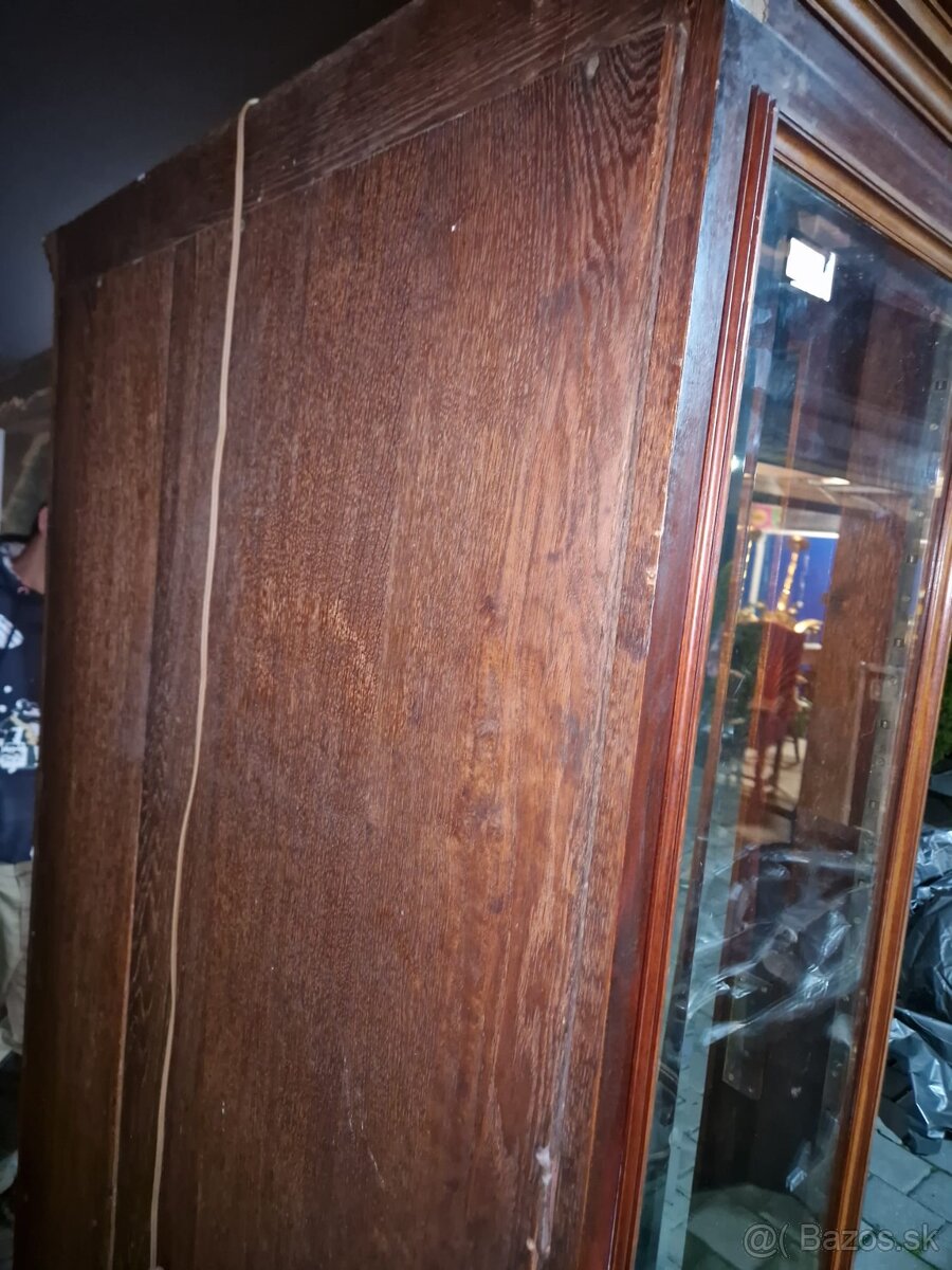 28 - Predám starožitnú vitrína v štýle Altdeutsch - 5